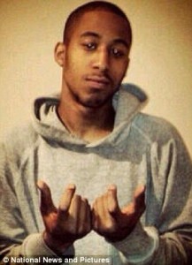 article-2400631-1B68BED9000005DC-407_306x423