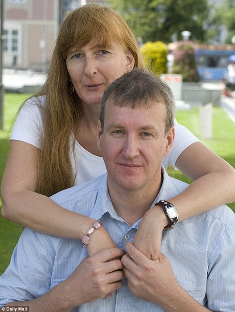 article-0-0ABD2EC2000005DC-2_634x840