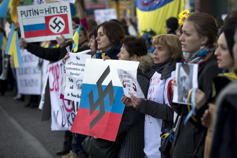 Protestors in Rome supporting the Jew Coup in the Ukraine liken Putin to Hitler.