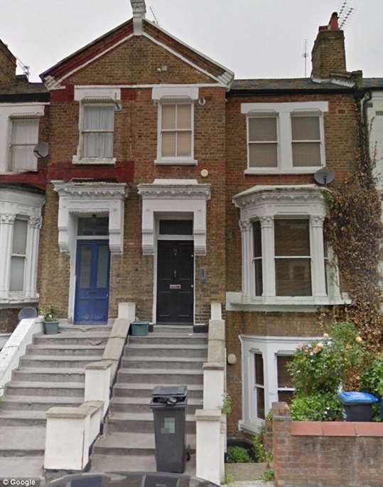 article-2577274-1C2A985600000578-421_634x803