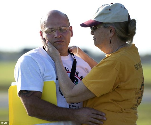 article-2585827-1C74BDCB00000578-287_634x526