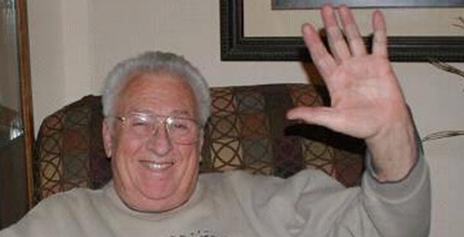 APPCROP_waving_tom_t607 APPCROP_waving_tom_t607