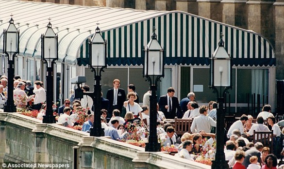 article-0-1D01D95500000578-133_634x379