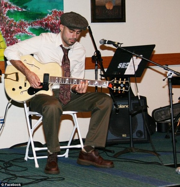 article-2610299-1D43A16500000578-802_634x659 article-2610299-1D43A16500000578-802_634x659