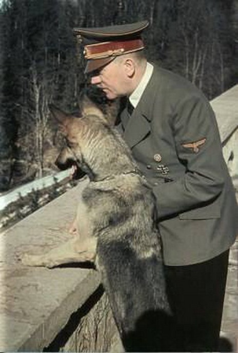 hitler-blondi1