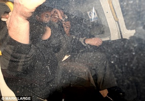 article-2074437-0926536B000005DC-513_468x327