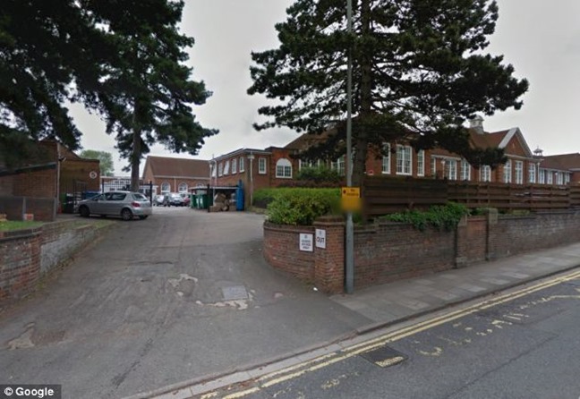 article-2629504-1DE114FF00000578-110_634x436