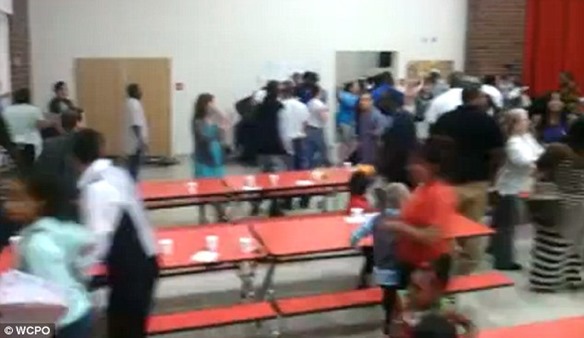 article-2647355-1E706D7900000578-471_634x368 (1) article-2647355-1E706D7900000578-471_634x368 (1)