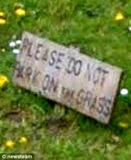 article-2671201-1F2793AB00000578-273_306x375