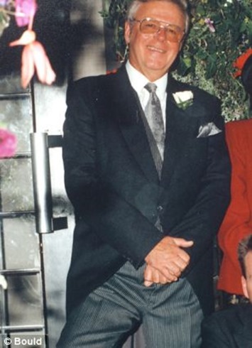 article-0-08272C2B000005DC-502_308x425