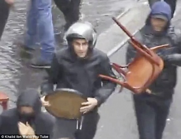 article-2693423-1FAB6A8800000578-184_634x490 article-2693423-1FAB6A8800000578-184_634x490