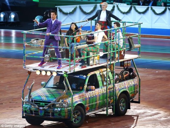 article-2703429-1FEA2B5C00000578-836_634x479