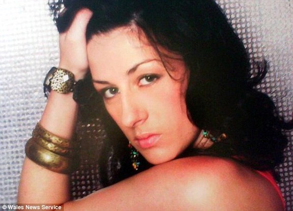 article-2708482-200E6B2F00000578-235_634x457