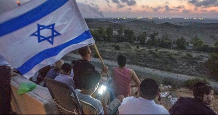 Israelis enjoying the bombing of Gaza Israelis enjoying the bombing of Gaza