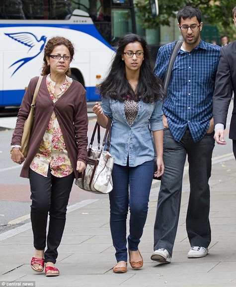 1410423655432_wps_9_deaf_couple_scandal