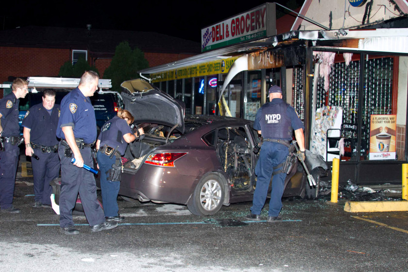 Thugs Rob Queens Store then Crash