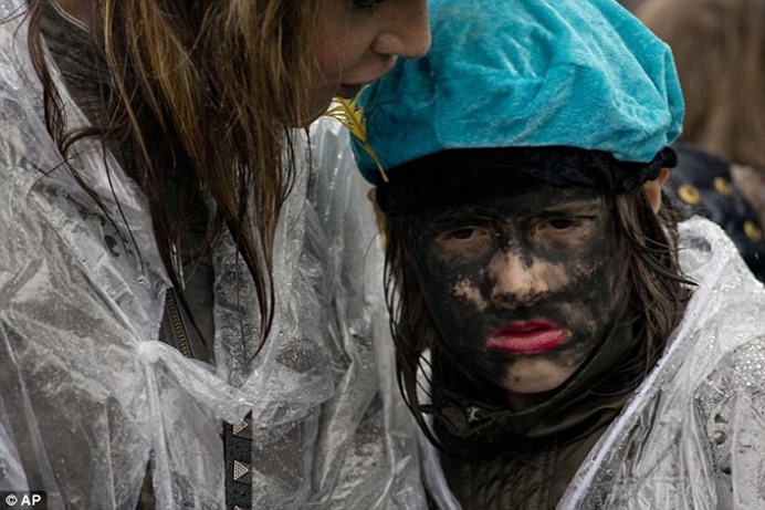 1416073832983_wps_1_A_girl_with_her_face_pain