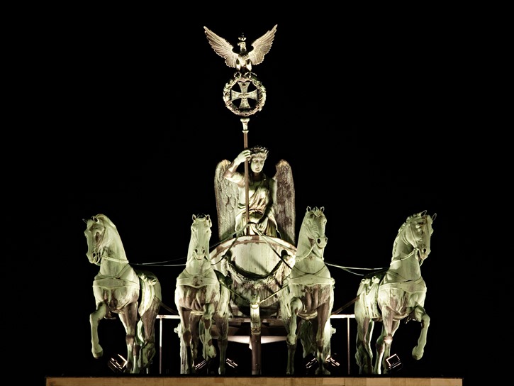 Brandenburg_Gate_Quadriga_at_Night Brandenburg_Gate_Quadriga_at_Night