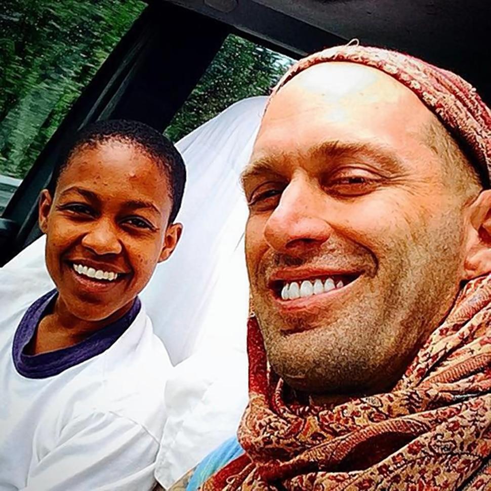 Daniele Watts and her confused human boyfriend.