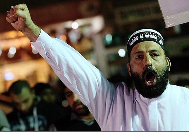 2413885100000578-2875566-image-a-7_1418702594969 2413885100000578-2875566-image-a-7_1418702594969