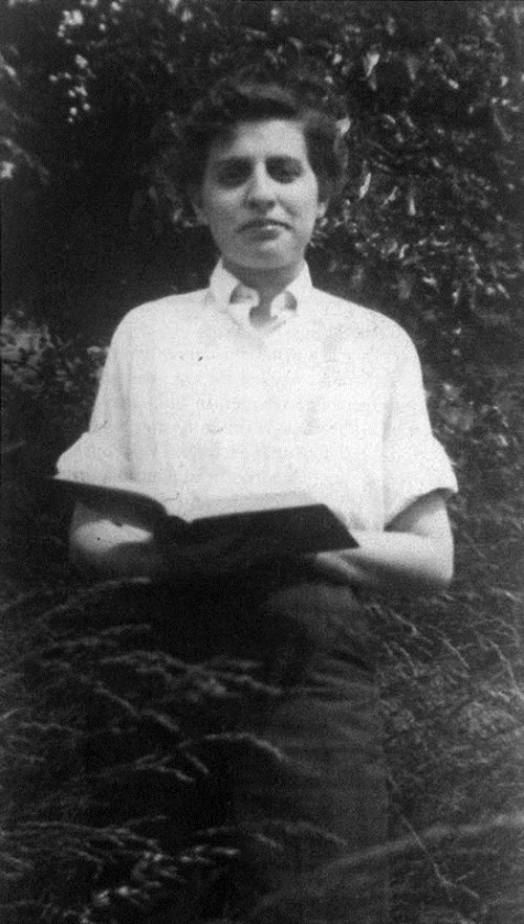 500px-RobertaStraussFeuerlicht