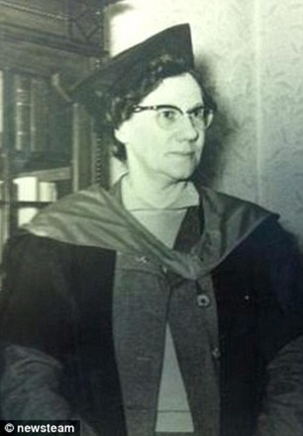 2523D51800000578-0-image-a-39_1422456469738