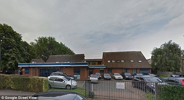 2738455E00000578-3022729-image-a-26_1427968383379