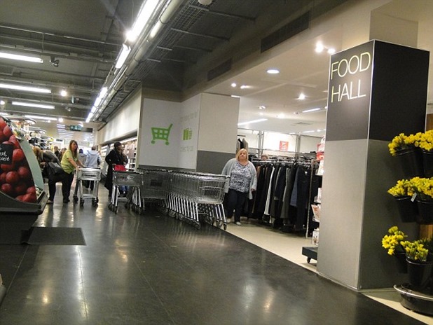 2758F8CF00000578-0-image-a-24_1428421443876