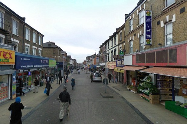 276D53D600000578-0-image-a-39_1428666022900