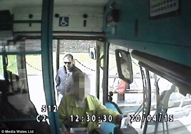 2C69B62900000578-3238363-image-a-49_1442492222641