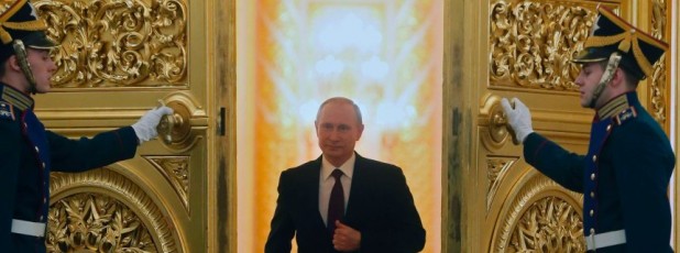 Russia's President Vladimir Putin walks in before delivering his annual state of the nation address at the Kremlin in Moscow, December 12, 2013. Putin conceded for the first time on Thursday that Russia's economic problems were home-grown but vowed not to abandon the spending promises he made on returning to the Kremlin last year. REUTERS/Sergei Ilnitsky/Pool (RUSSIA - Tags: POLITICS BUSINESS)