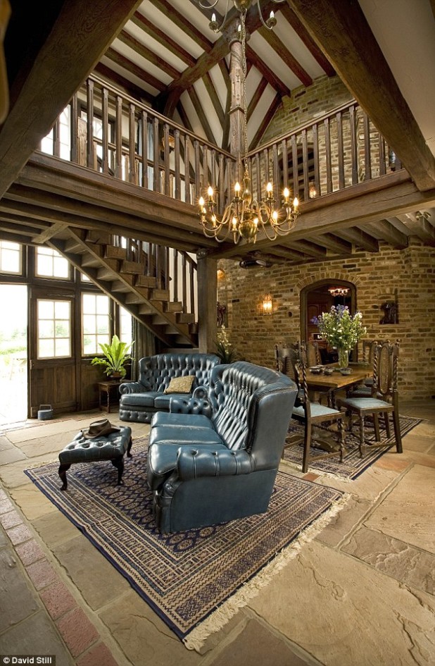 01D567B700000578-3624516-image-a-70_1464986810371