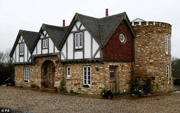 08249036000005DC-3624516-image-a-67_1464986678959