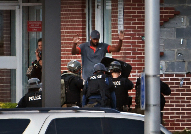 bal-bs-md-ci-barricade-p1-lam-bs0039870023-20160717