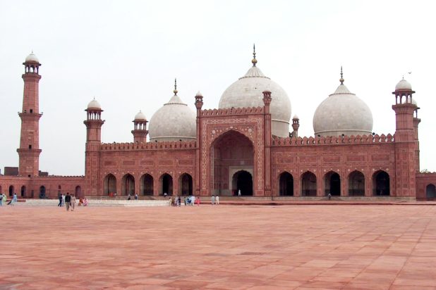 badshahi_mosque_july_1_2005_pic32_by_ali_imran_11