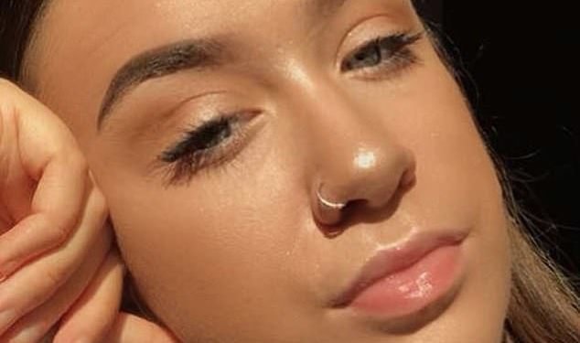 17-Year-Old Singer Kills Herself Because Facing Three Months of Lockdown “Felt Like 300 Years”