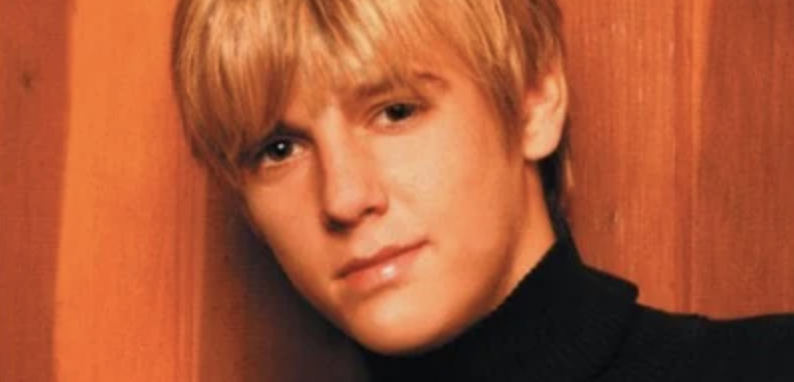 Famous Singer Aaron Carter Dead in a Bathtub Hours After Tweeting He Wanted to Talk to Ye About Jews