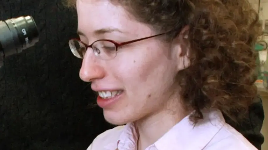 NYC: Female Teacher Caught Giving Cash to Student After Entering Private Bathroom Together