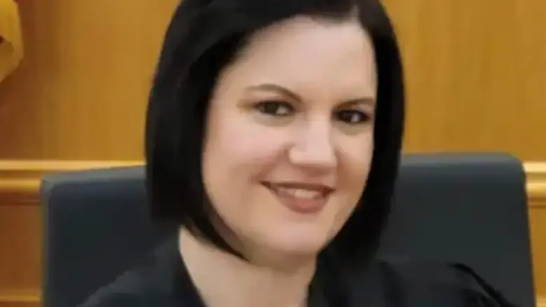 Female Judge Makes Sexual Proposition to Black Woman from One of Her Cases