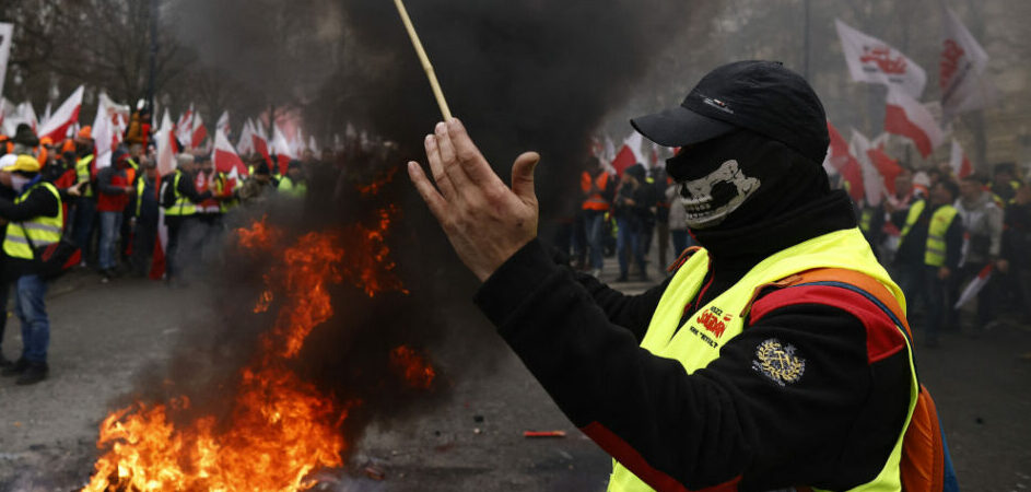Poland: Farmer Protester Violence Escalates Quickly, Police Prevent Entrance to Parliament