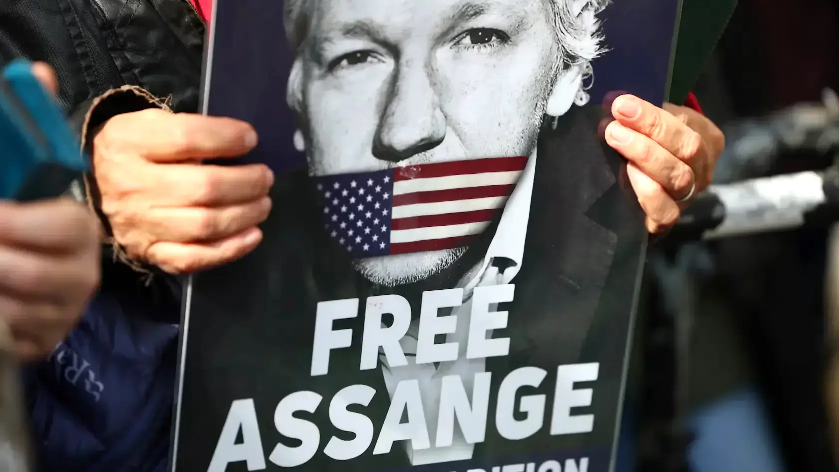 UK Court Issues Weird Assange Decision, Leaving Him in Limbo Again