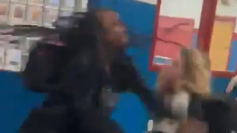 Florida: Colored Middle Schooler Sucker Punches White Girl as Hordes of Kids Cheer