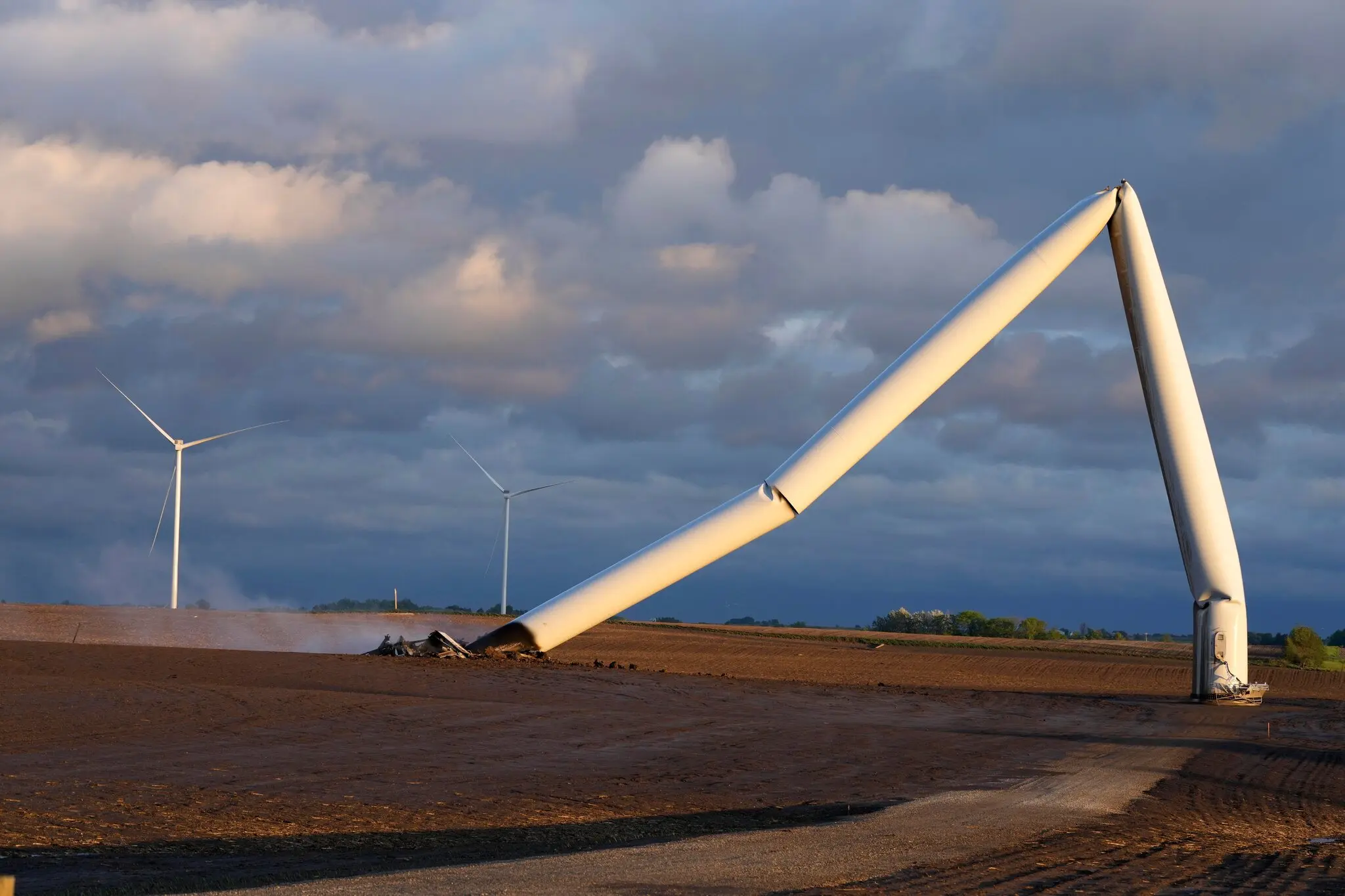 Tornado Rapes Iowa Wind Turbines (Just Bury Them in Landfills to Further Poison the Groundwater)