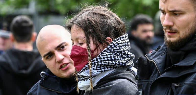 Germany: Cops Clear University Students Protesting Jew Slaughter in Gaza