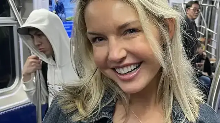 Woman Showing Her Tits to Strangers in NYC to Defeat Oppressive Patriarchy