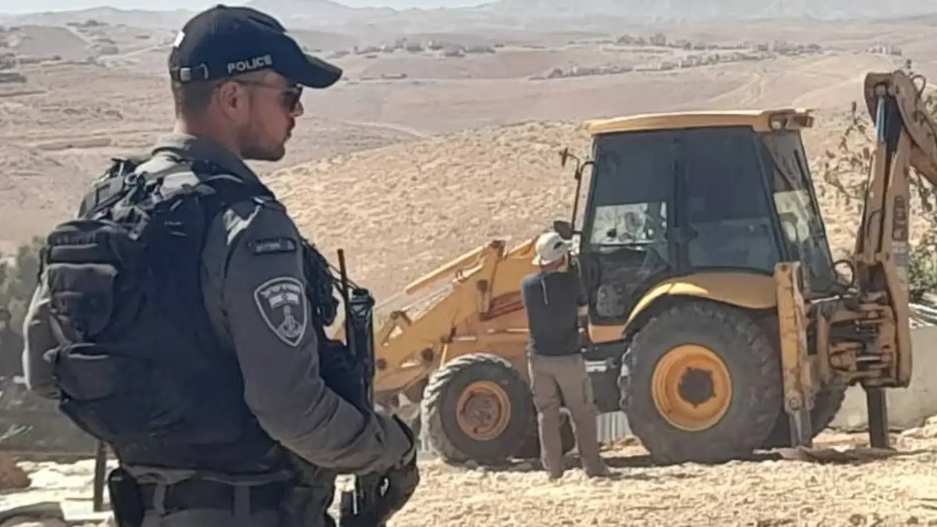 West Bank: Jew Settlers Show Up with Guns and Bulldozers, Destroy 11 Homes