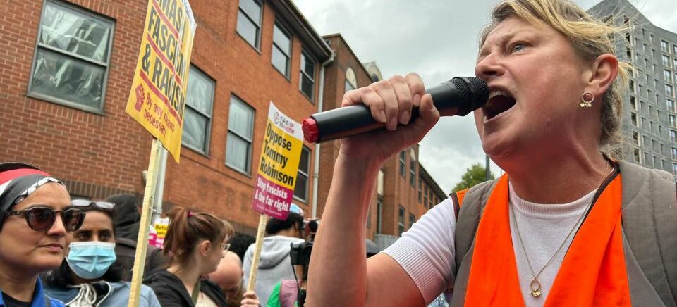 UK: Government, NGOs Mobilize Women and Foreigners for Pro-Stabbing Protests