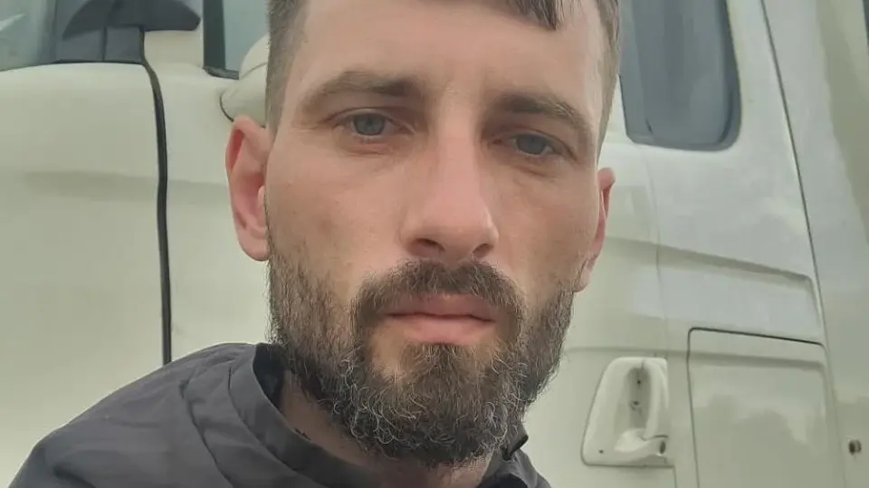 UK: Alleged White Man Who Stabbed Girls and was Stopped by Paki Identified as Homeless Romanian Who Can’t Speak English