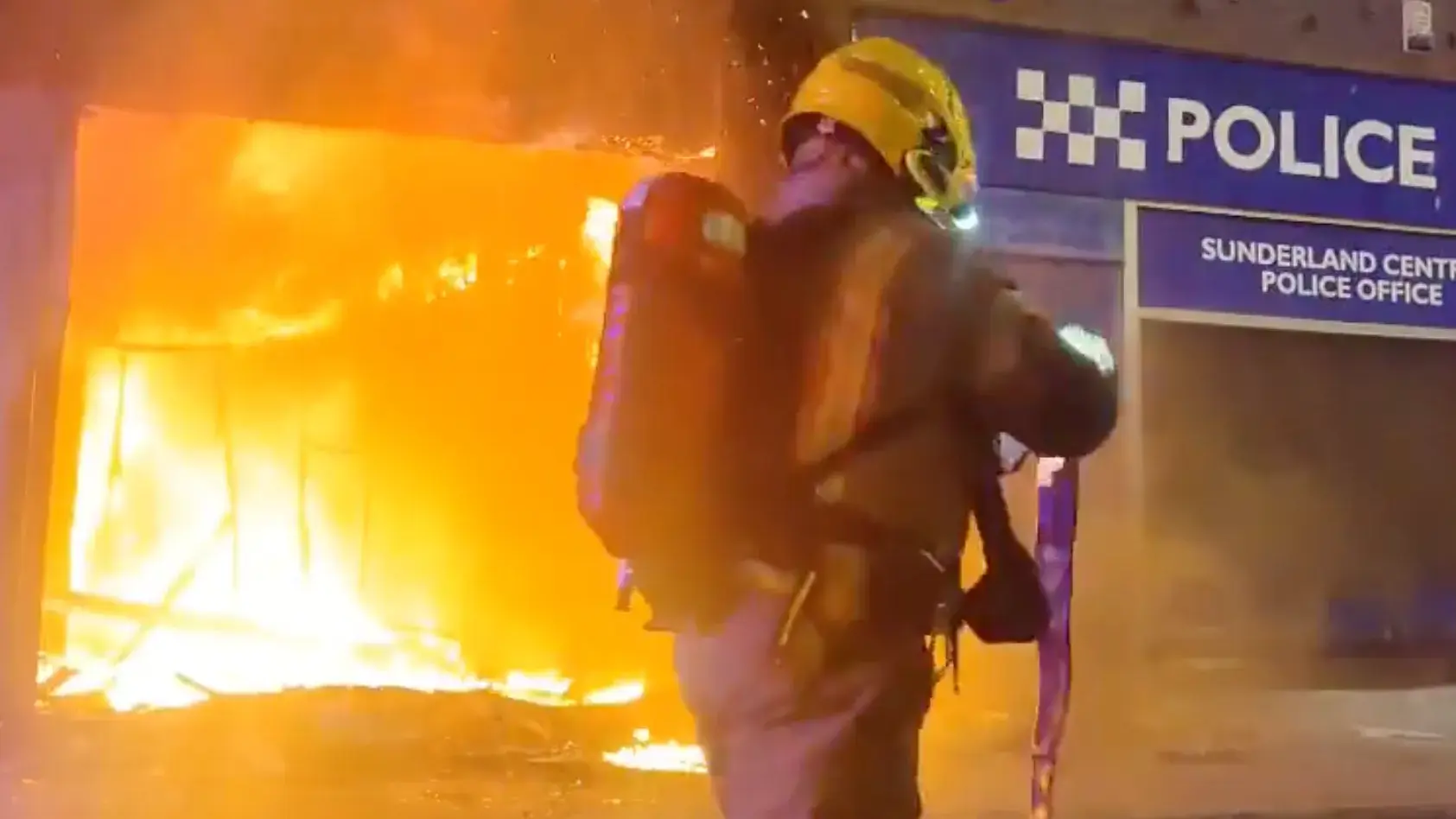 UK: As Government Releases Pro-Stabbing Defense Forces, Anti-Stabbers Burn Building, Fight Cops