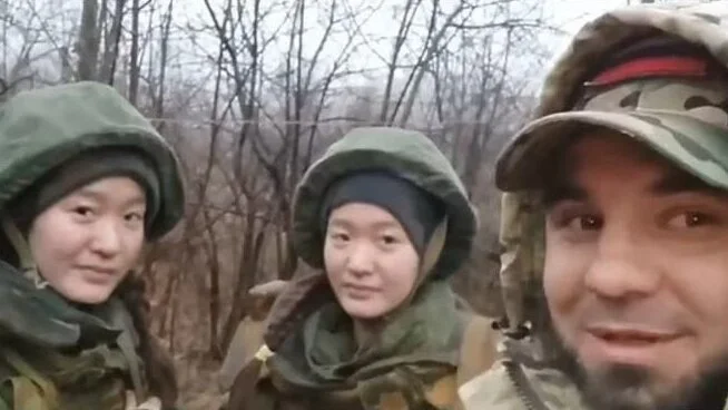 Daily Mail Retracts Fake News Story with Fake Image of North Korean Soldiers in Russia